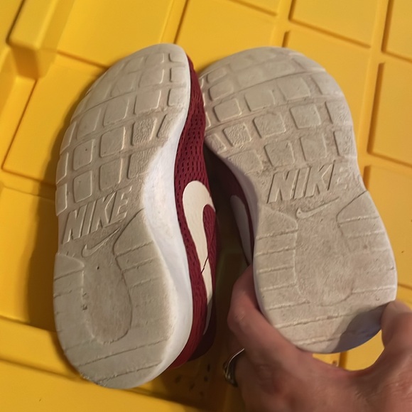 Kid Nike sneakers - Picture 2 of 6